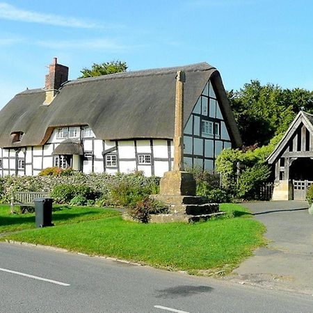 Stunning 5-Bed Cabin In Ashton Under Hill イブシャム エクステリア 写真