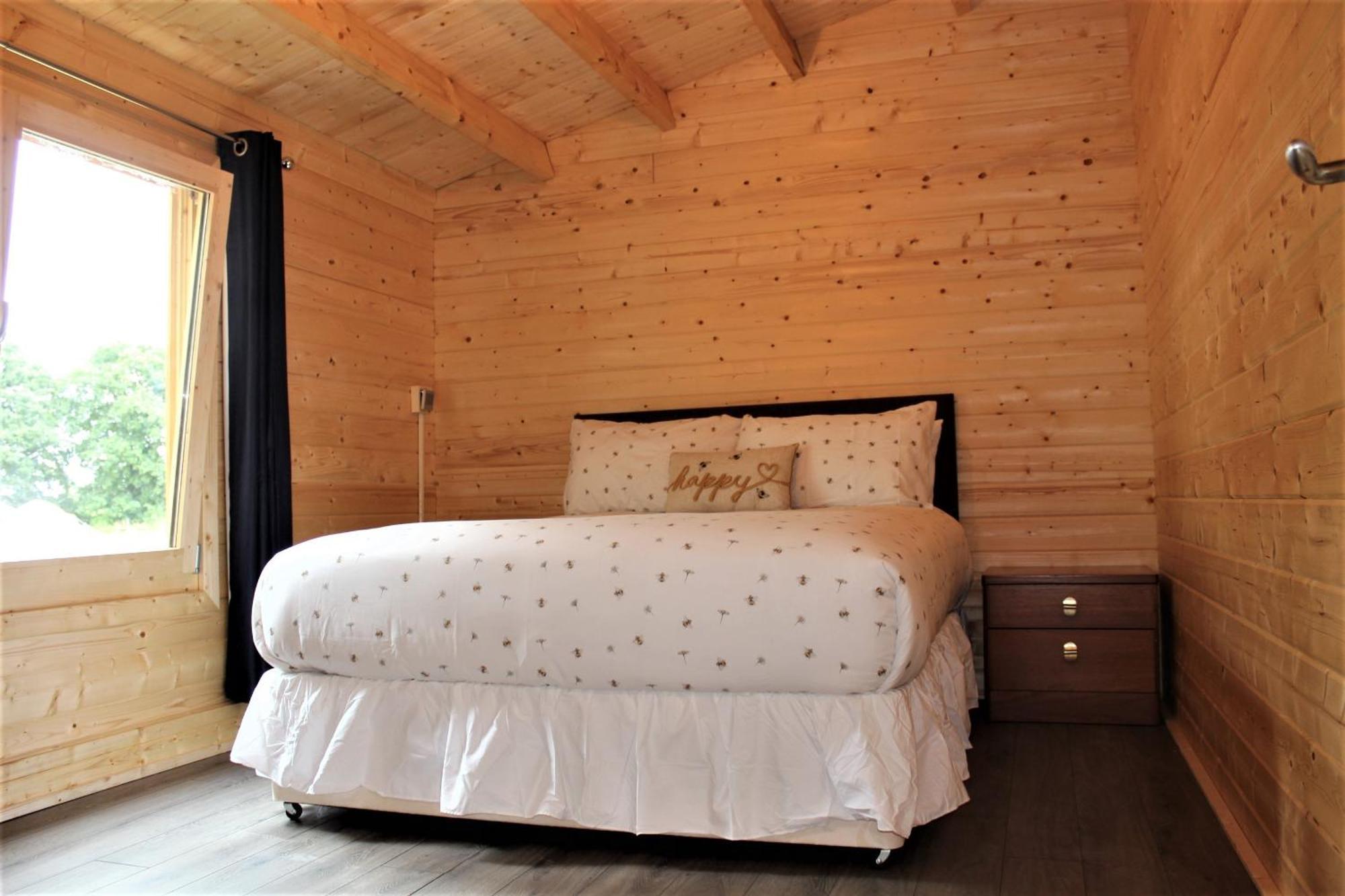Stunning 5-Bed Cabin In Ashton Under Hill イブシャム エクステリア 写真