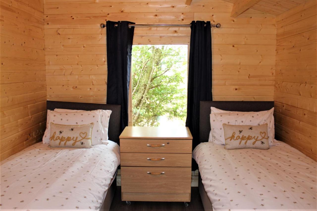 Stunning 5-Bed Cabin In Ashton Under Hill イブシャム エクステリア 写真