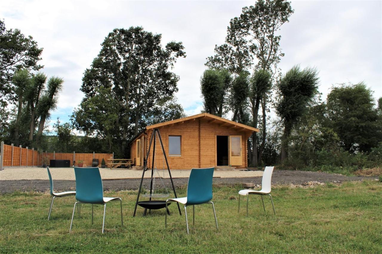 Stunning 5-Bed Cabin In Ashton Under Hill イブシャム エクステリア 写真