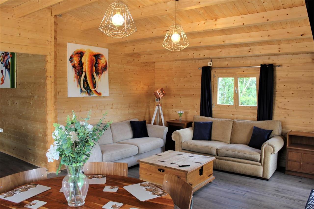 Stunning 5-Bed Cabin In Ashton Under Hill イブシャム エクステリア 写真